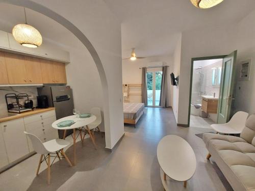 Andros Town Apartment | Λ Studios