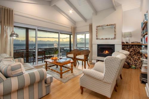 Sandbaai House | 138 Marine Beachfront Guesthouse