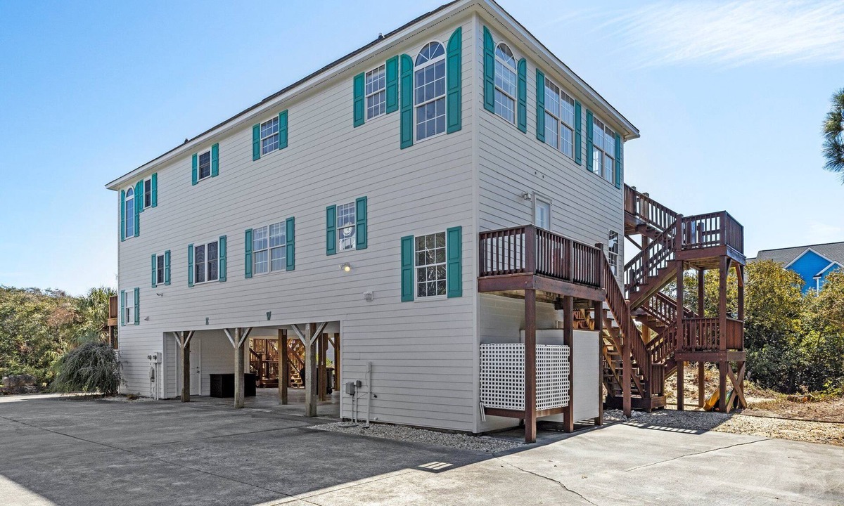 Emerald Isle House | 3rd Row Oceanview Duplex,beach and community pool access, in Spinnaker's Reach