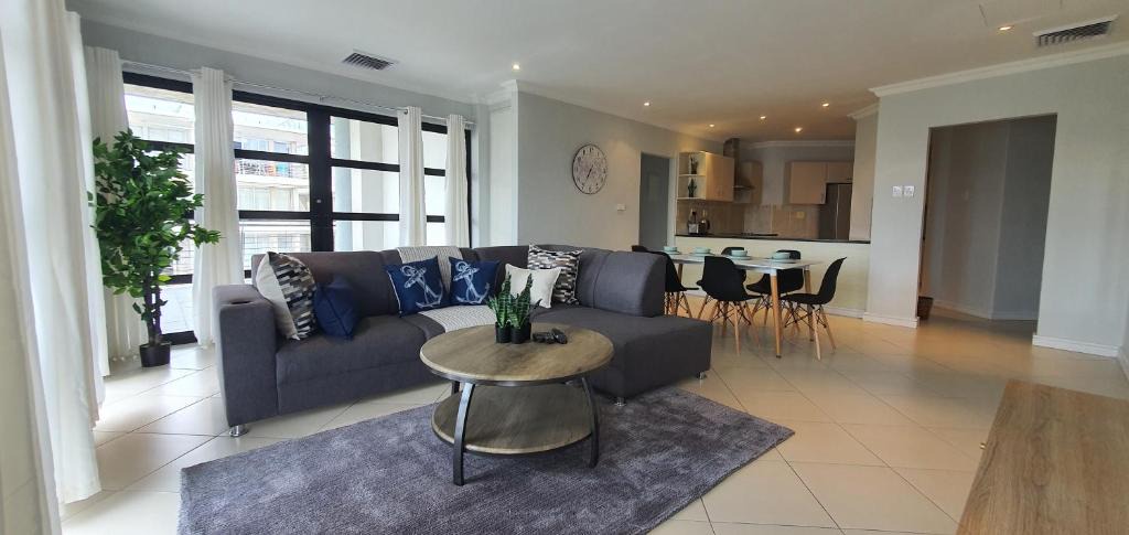 Durban Point Apartment | Accommodation Front - Lavish 6 Sleeper Penthouse with Stunning Views