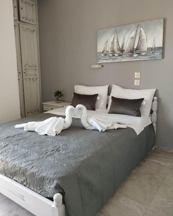Skiathos Town Apartment | ALKMENE STUDIOS