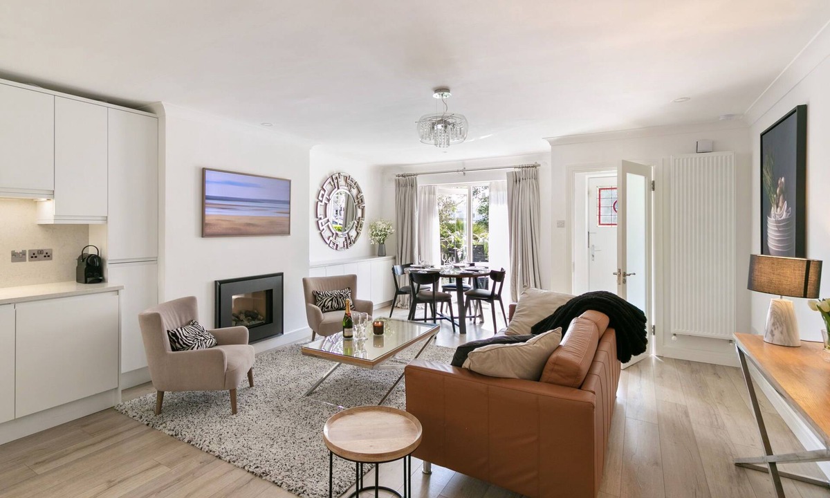 Malahide Apartment | An exceptional property, perfectly located - ideal for extended stays.