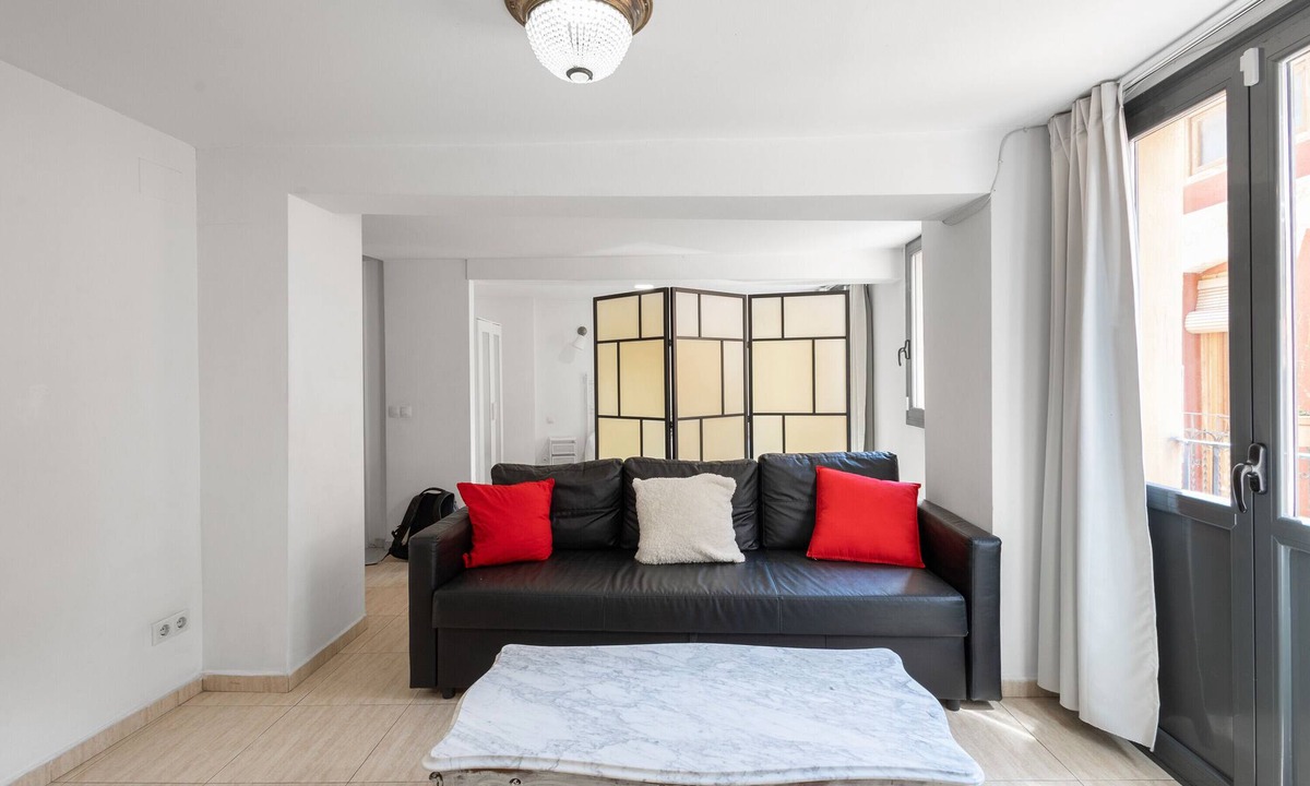 Centre Historic de Manresa Apartment | Apartment 'Wonderful Loft Centre' with Balcony, Wi-Fi and Air Conditioning