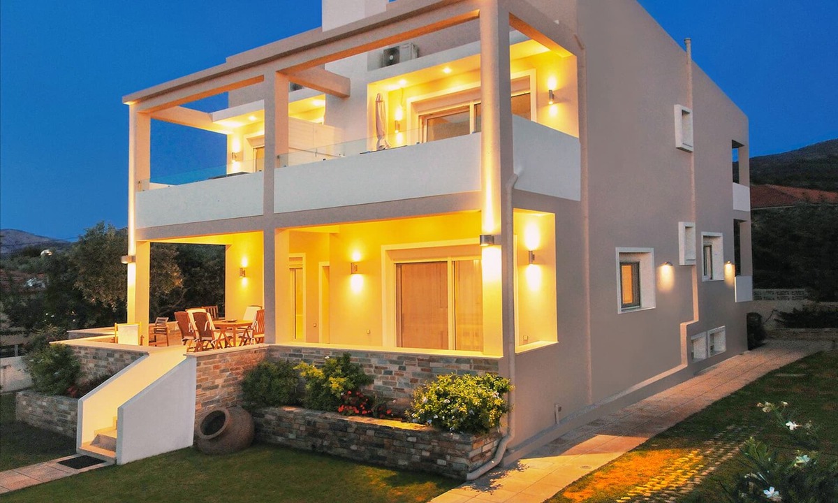 Skala Sotiros Apartment | Balconies on Sea - The White Apartment