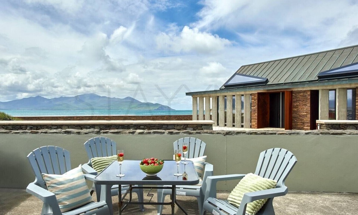 Castlegregory House | Beachfront Break - 2 bedroom home