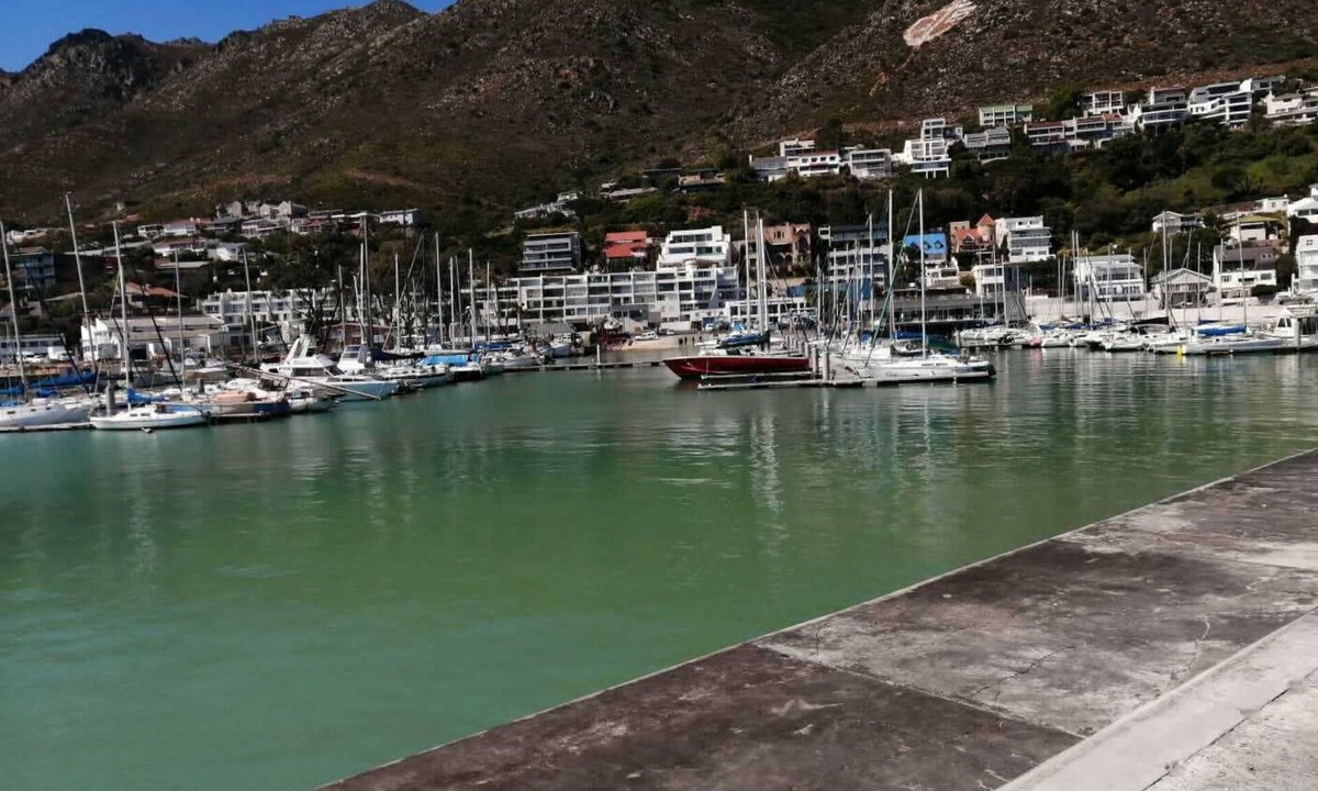Gordons Bay Central Apartment | Beautiful Beach front Apartment