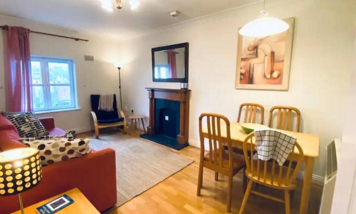 Temple Bar Apartment | BEST LOCATION/right by TEMPLE BAR! In CITY CENTER with/ELEVATOR!