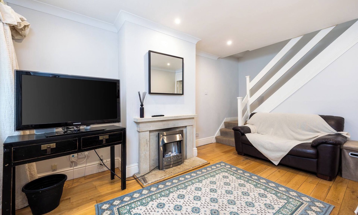 Rathmines Apartment | Bright 2BR w/Private Backyard Near City Centre