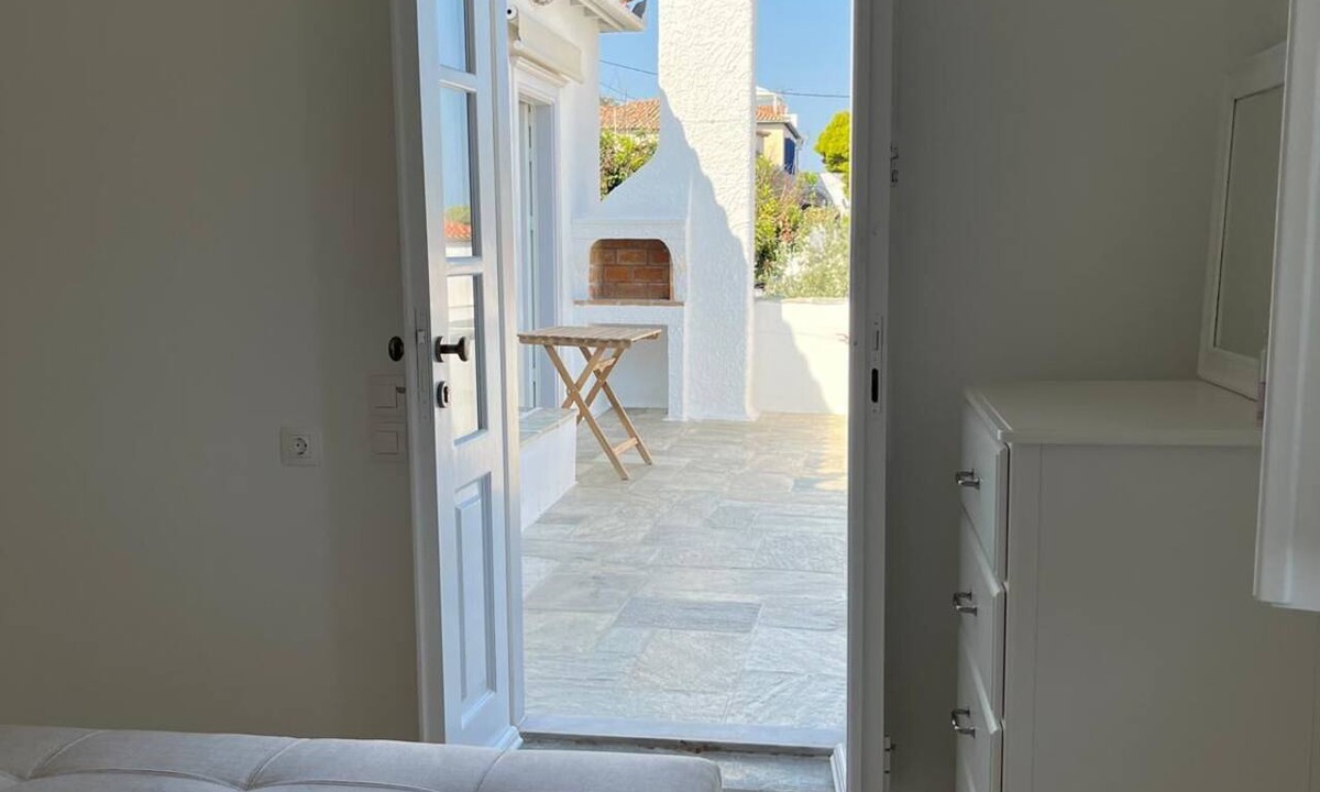 Hydra House | BRIGITTE GUESTHOUSE