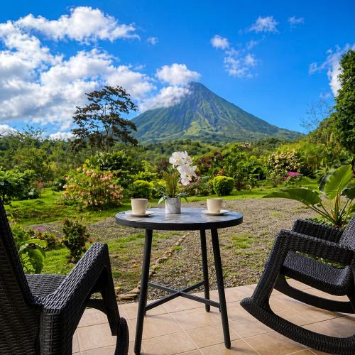 Arenal Hot Springs Apartment | Buganvilia, Cabaña Privada con vista al Volcán Arenal