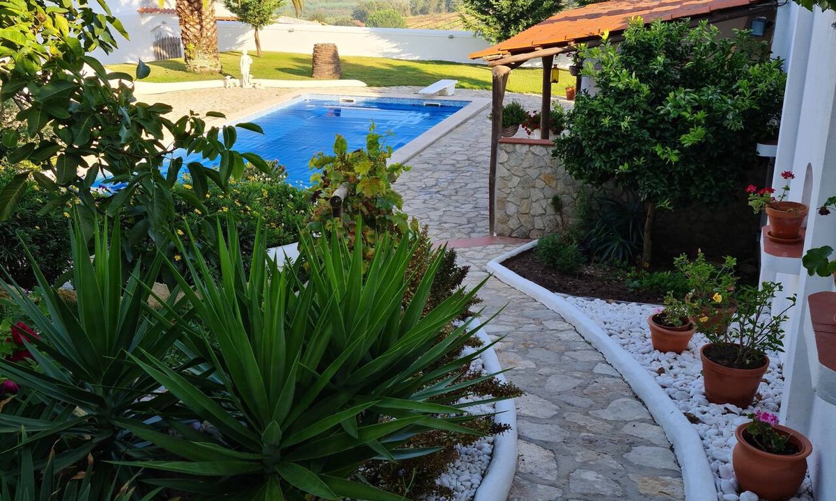 Caldas da Rainha Bed & Breakfast | Casa Das Margaridas