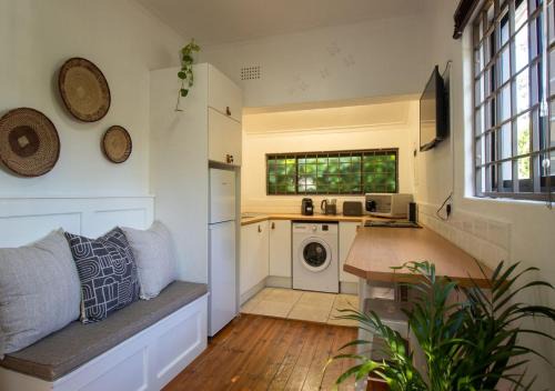 Sea Point House | Cesars Cottage Charming Sea Point Hideaway