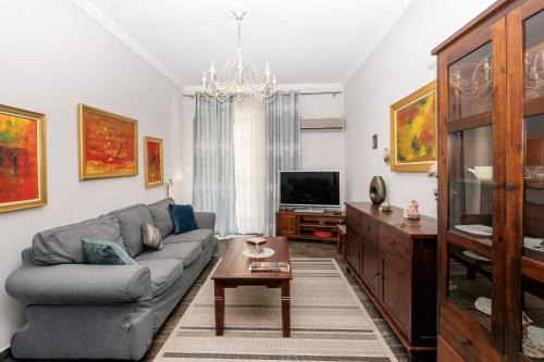 Zavlani Apartment | Charming & Authentic Gem - Walk to Port & Shops!