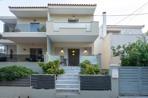 Neapoli Villa | Comfortable 3-Bedroom Seaside Maisonette