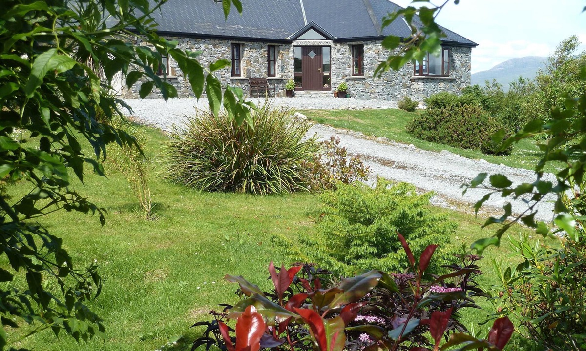 Moyard Cottage | Connemara - modern home with spectacular views. Connemara National Park