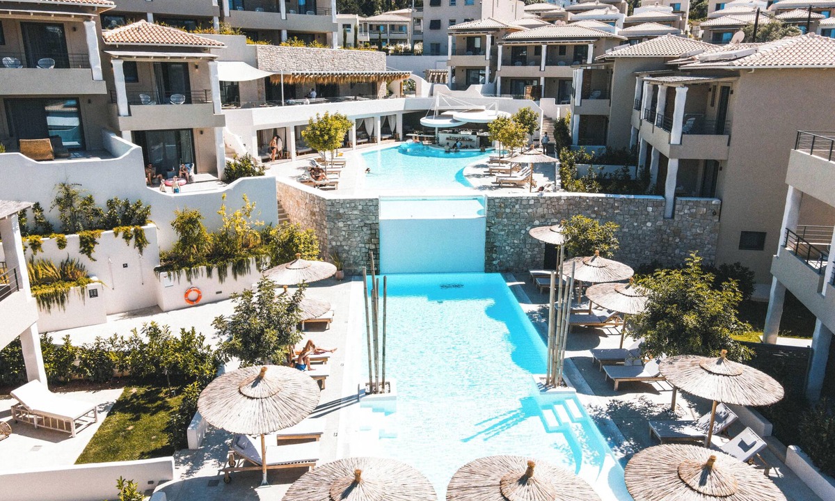 Nikiana Hotel | Crystal Waters
