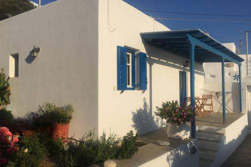 Tholaria House | Cycladic houses in rural surrounding 4