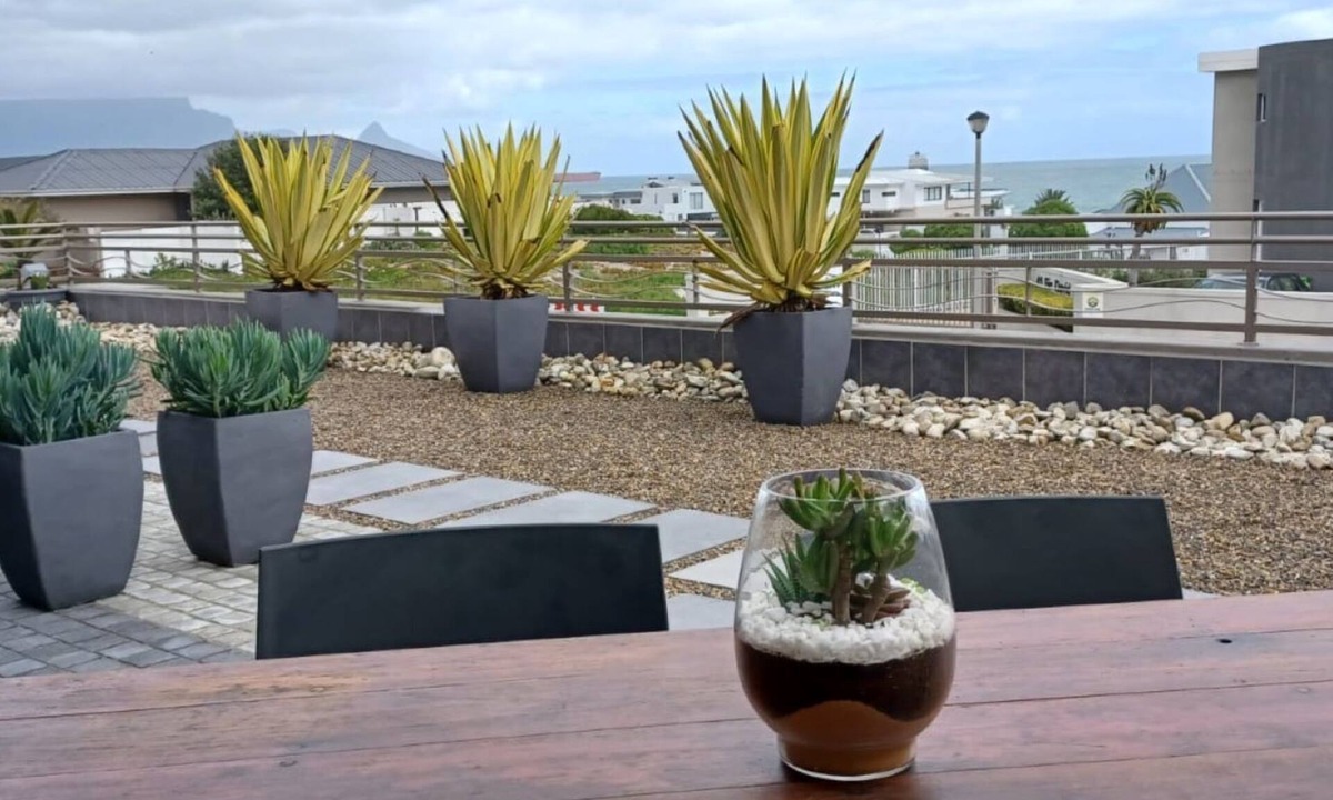 Bloubergstrand Apartment | Demi de Mêlée A - Studio, Blouberg by HMH