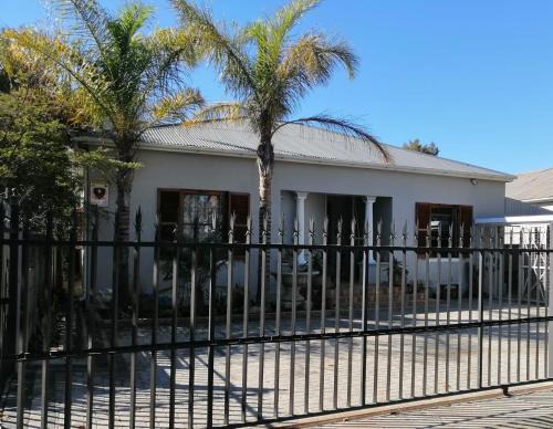 Worcester Bed & Breakfast | Die Tuis Huis Selfcatering NO LOADSHEDDING