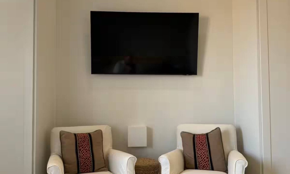 Loutra Edipsou Apartment | Downtown by the thermal springs
