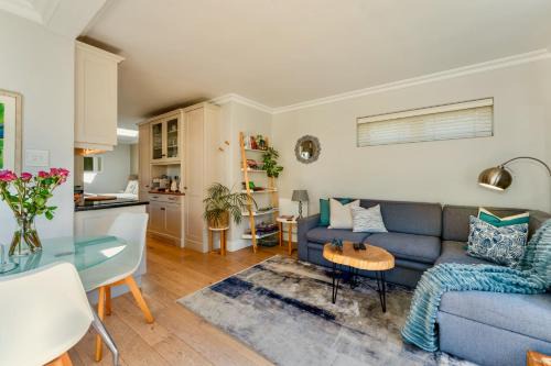 Constantia House | Fig Tree Cottage - Leafy Constantia Cottages