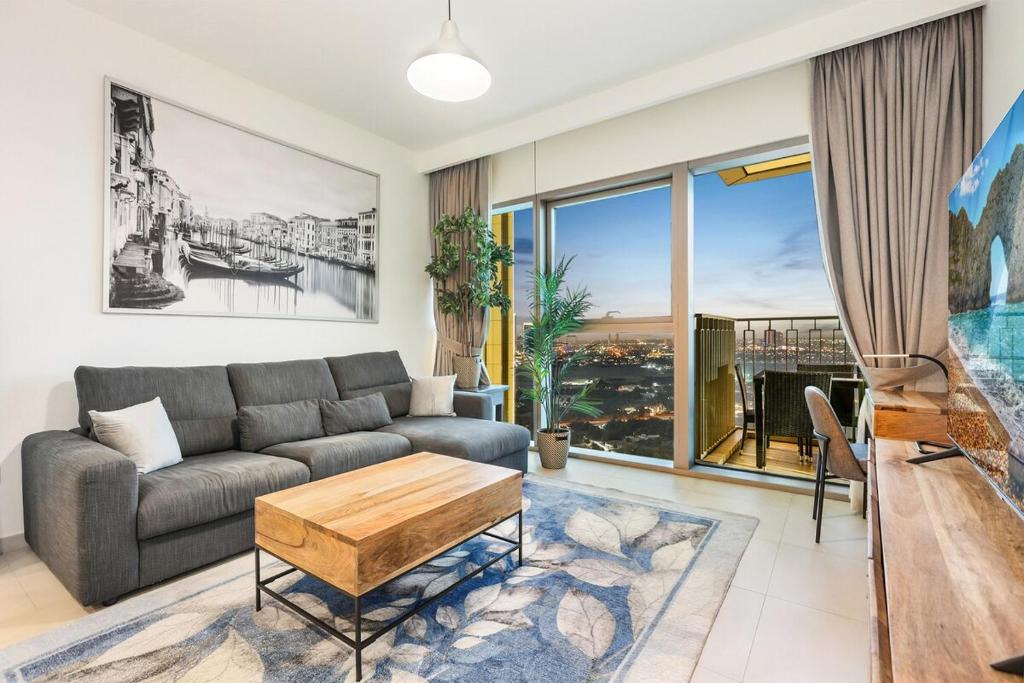 Za'abeel 2 Apartment | FIRST CLASS 1BR Modern Comfort in the City