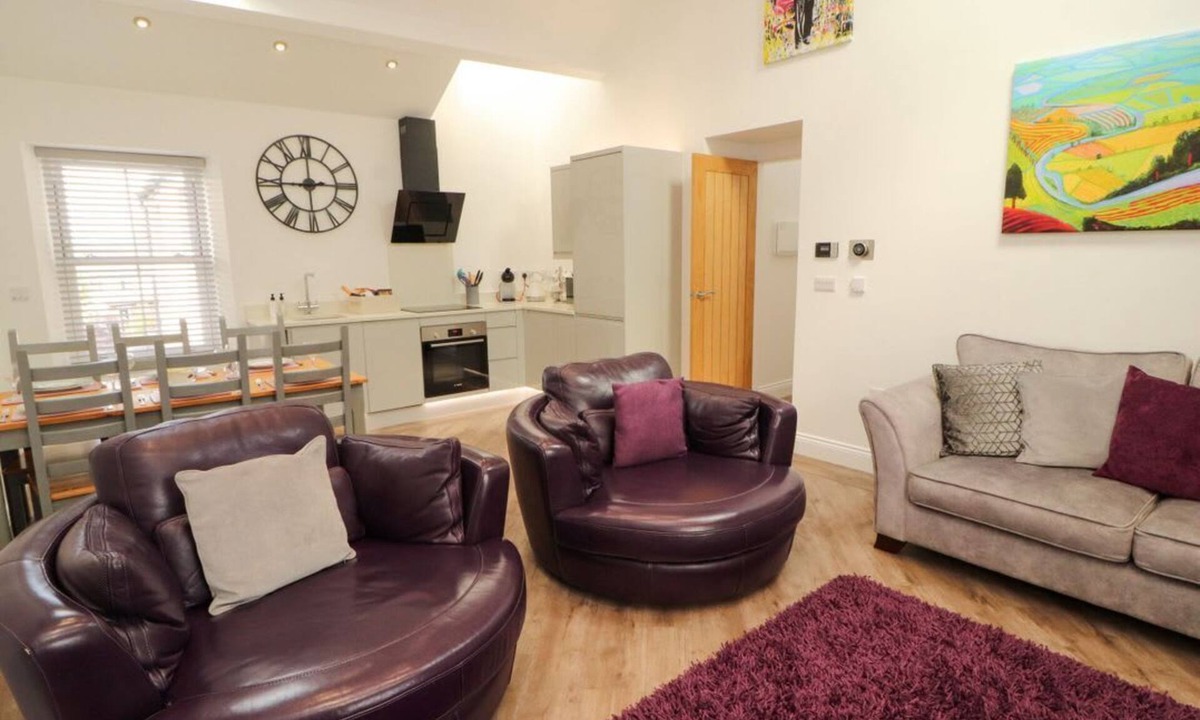 Carnforth Apartment | Flat 3, Carnforth - Cozy Retreat