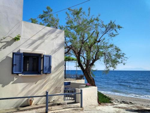 Melinta House | Floras Charming Waterfront Villa