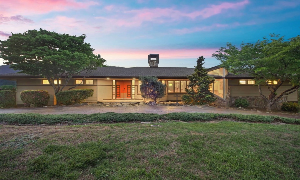Rabun Gap House | Frank Lloyd Wright-styled Mid-Century Modern Retreat on 5 Private Acres