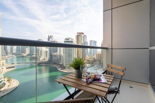 Jumeirah Beach Residence Apartment | Frank Porter - BayCentral