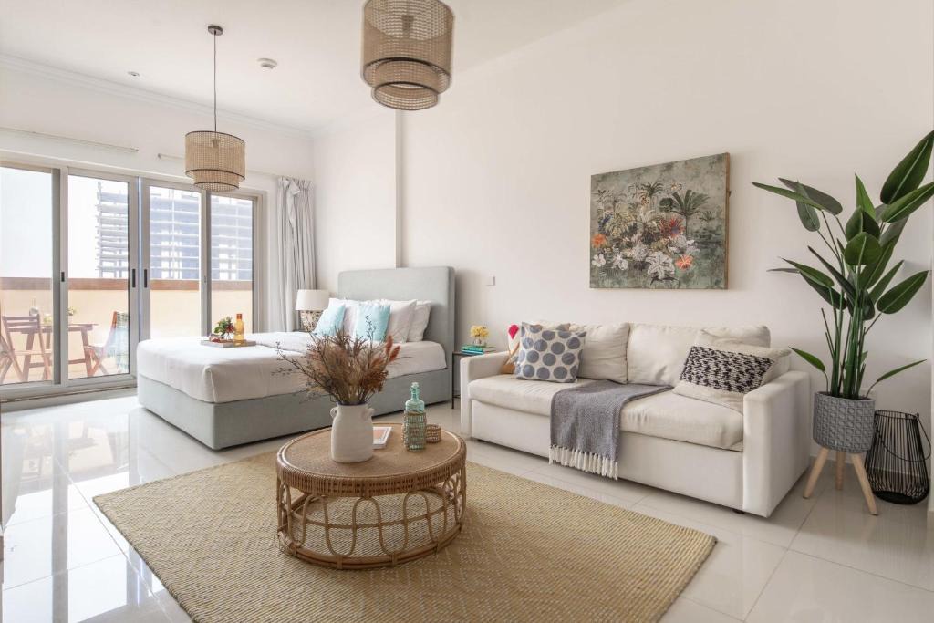 Dubai Sports City Apartment | Frank Porter - Canal Residence