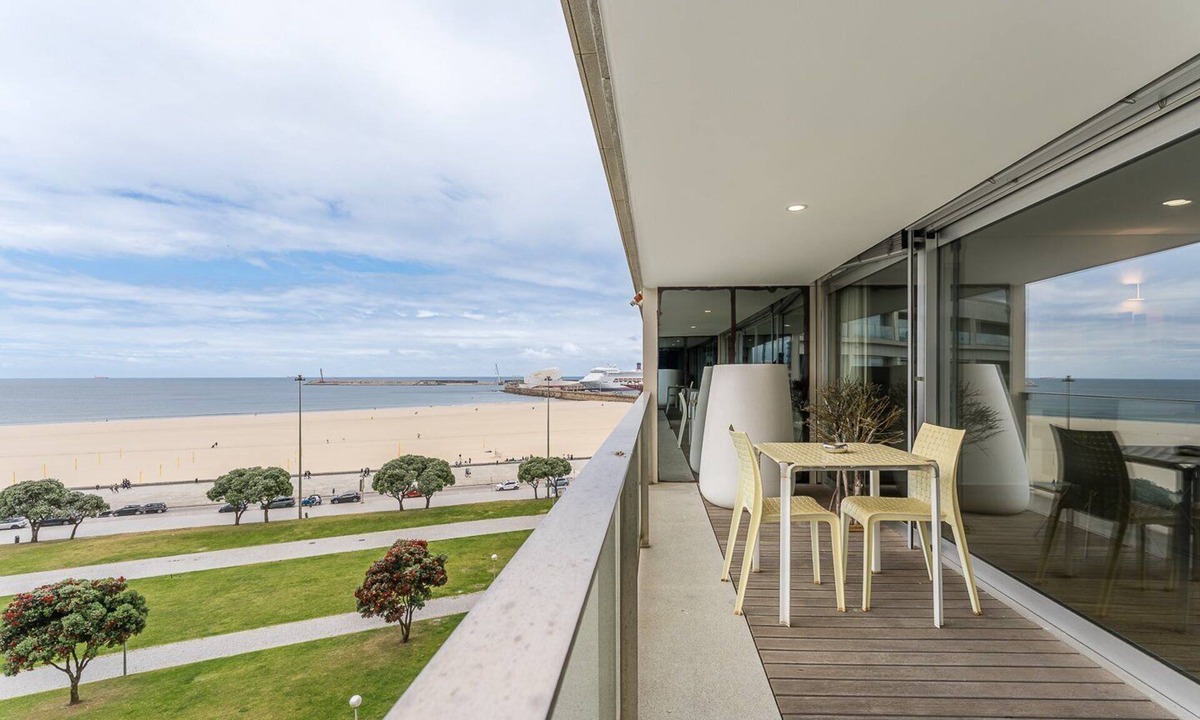 Leixões Apartment | GuestReady - Beachside Stay in Matosinhos!