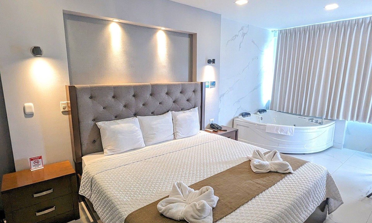 Barrio Las Playitas Hotel | Hotel Cayuga
