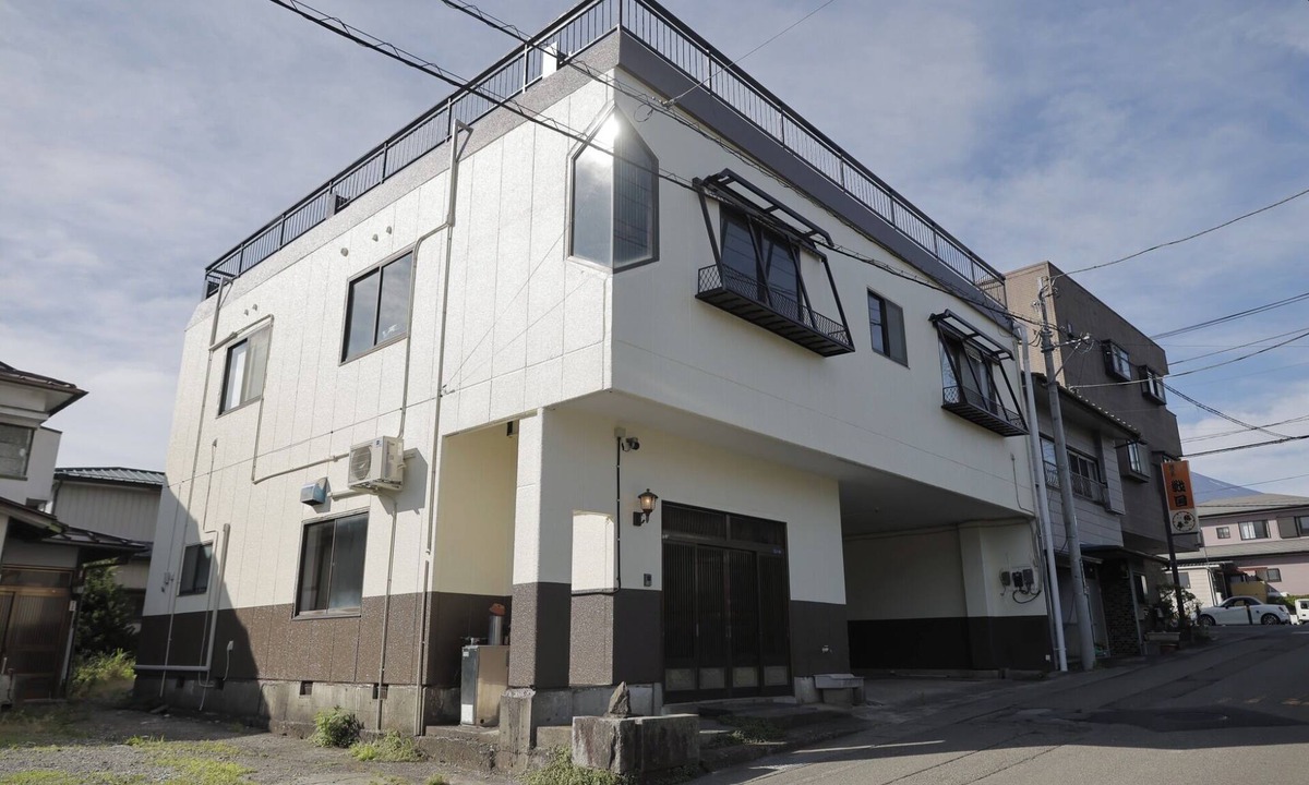 Fujiyoshida House | Infusing Japanese art into the accommodation Spectacular rooftop views Samurai Hotel Mount Fuji/Fujiyoshida Yamanashi