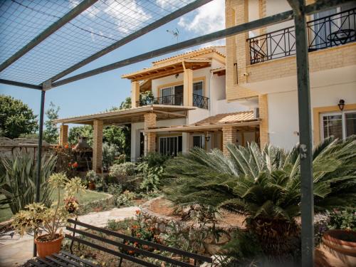 Ag. Georgios Apartment | Iron House