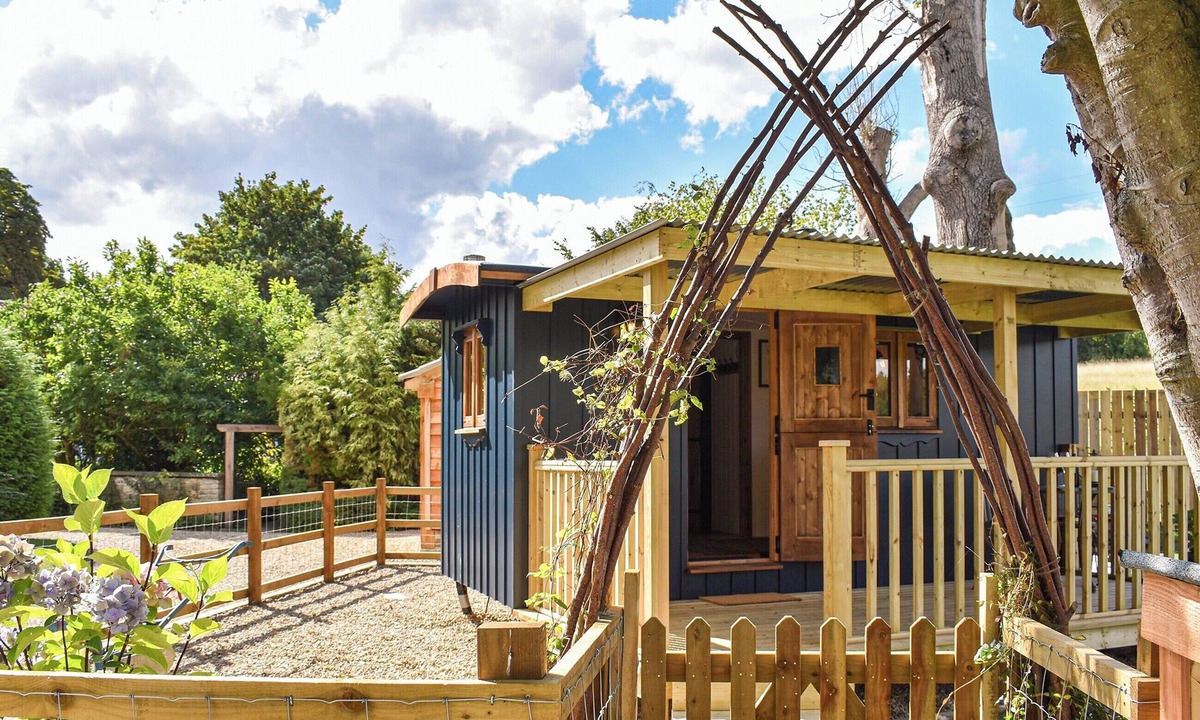 Easterside Cottage | Keldholme Shepherds Hut - UK37158
