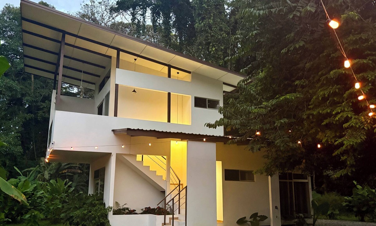 Cahuita Apartment | Lovely upstairs studio, minutes to beach, private bath, terrace, kitchenette