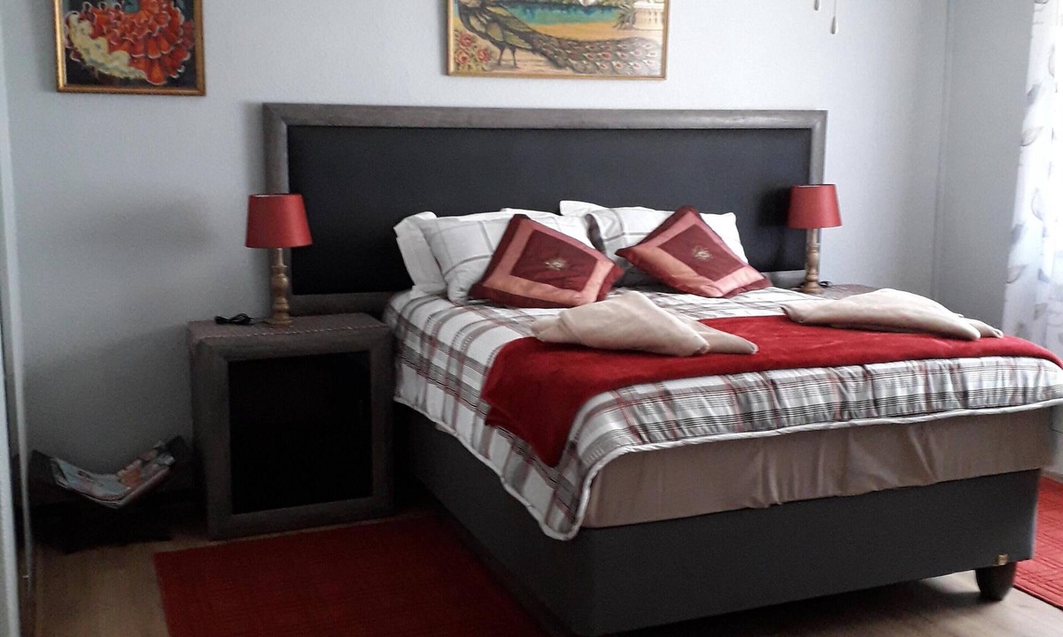 Strand House | Lucia`s-Self Catering Strand Western Cape