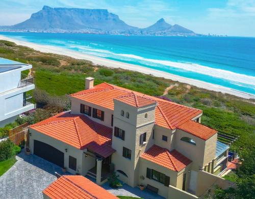 Sunset Beach Villa | Luxury beachfront villa Cape Town - Sunset Beach