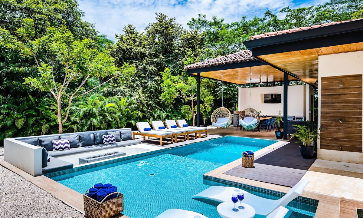 Tamarindo House | Luxury Retreat: Private Pool, Fire Pit & Exclusive Beach Club – 4 Min to the Beach