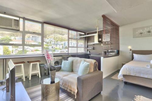 Three Anchor Bay Apartment | Montclair 60B