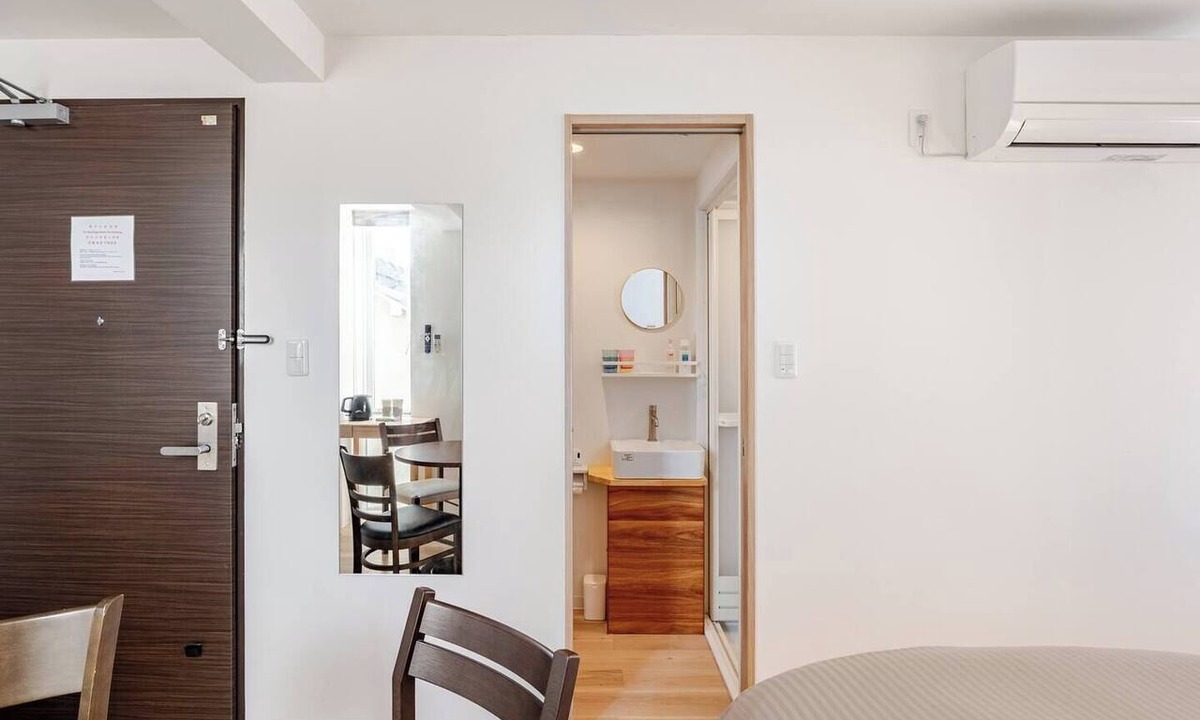 Hamamatsucho House | Moon Base Tokyo Inn