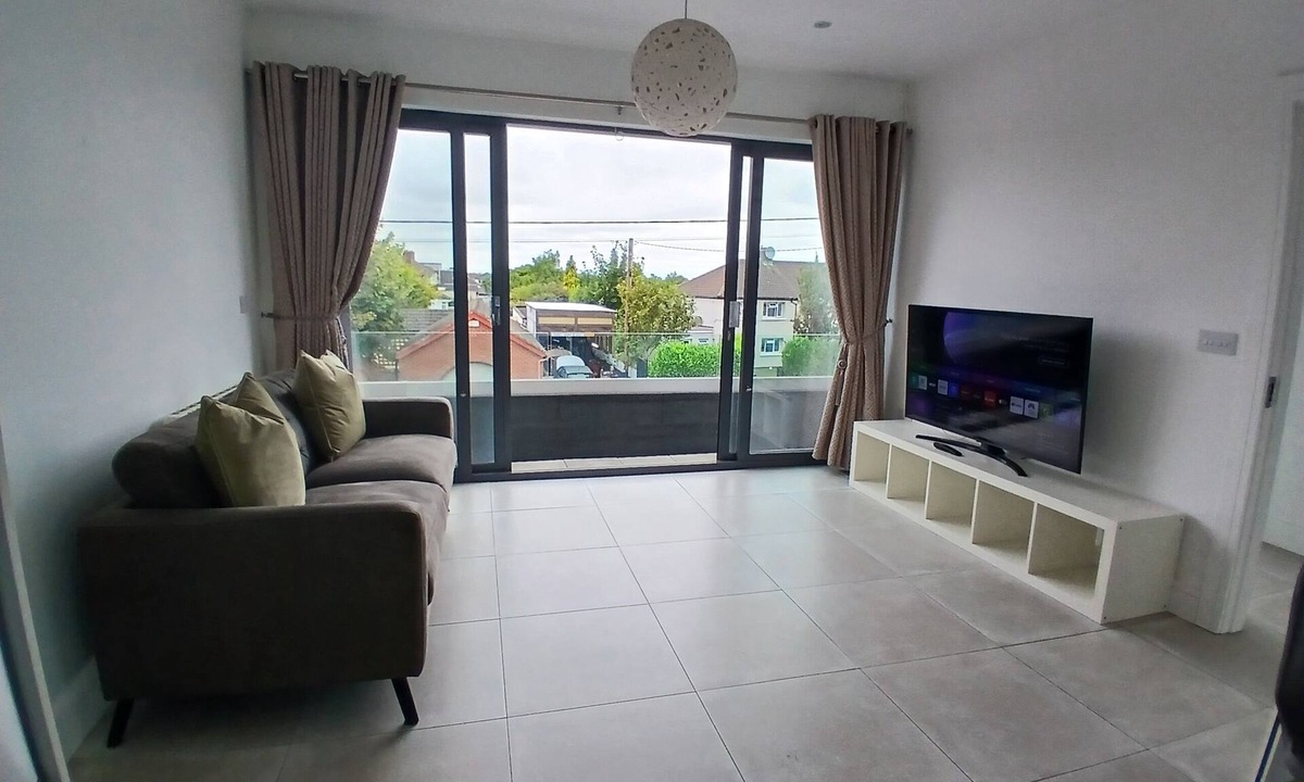 Dublin Apartment | Newly Refurbed 2BD W/Wraparound Balcony,5k to City