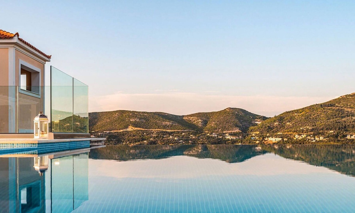 Samos Town Apartment | Nice apartment for 4 people with WIFI, pool, A/C, TV, panoramic view and parking