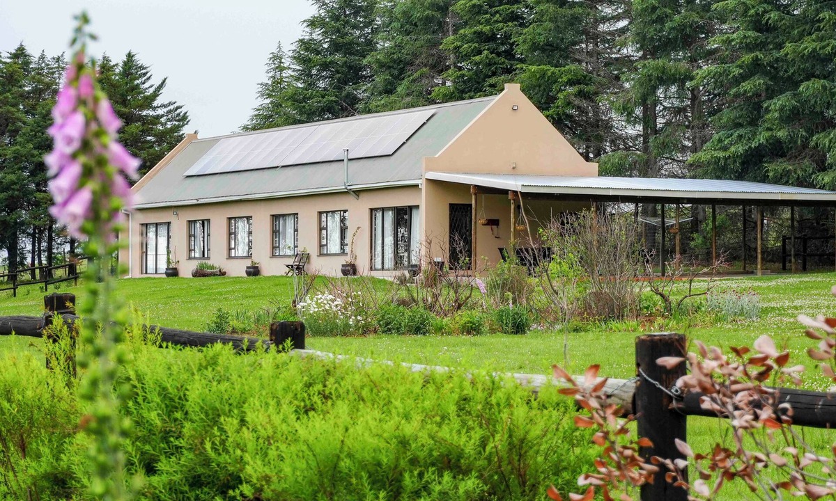 Kwa Sani House | Off-grid mountain cottage with mountain views on a peaceful smallholding