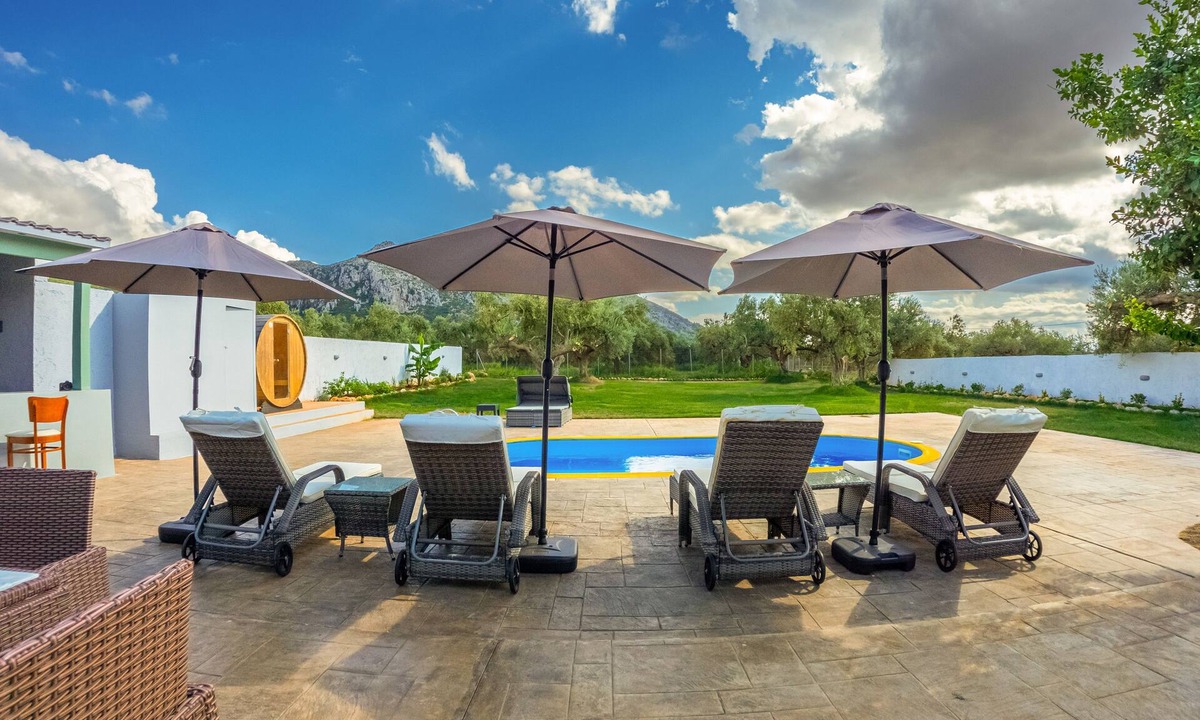 Voia Villa | OLD OLIVE TREE COTTAGE