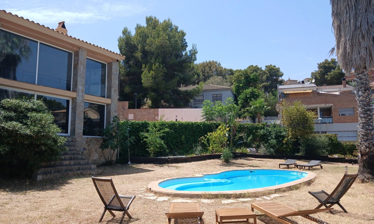 Costa Cunit House | Private pool and garden, near the beach, mountain hikes, Port Aventura.