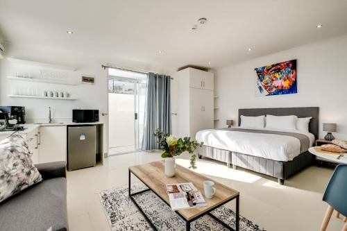 Camps Bay Apartment | Private Secure Studio in Camps Bay The Cove