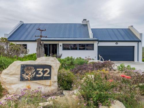 L'Agulhas House | Protea32