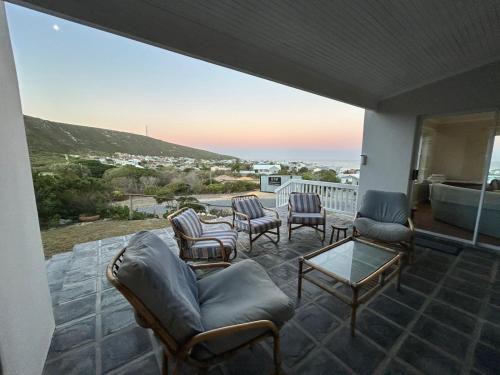 L'Agulhas House | Restio